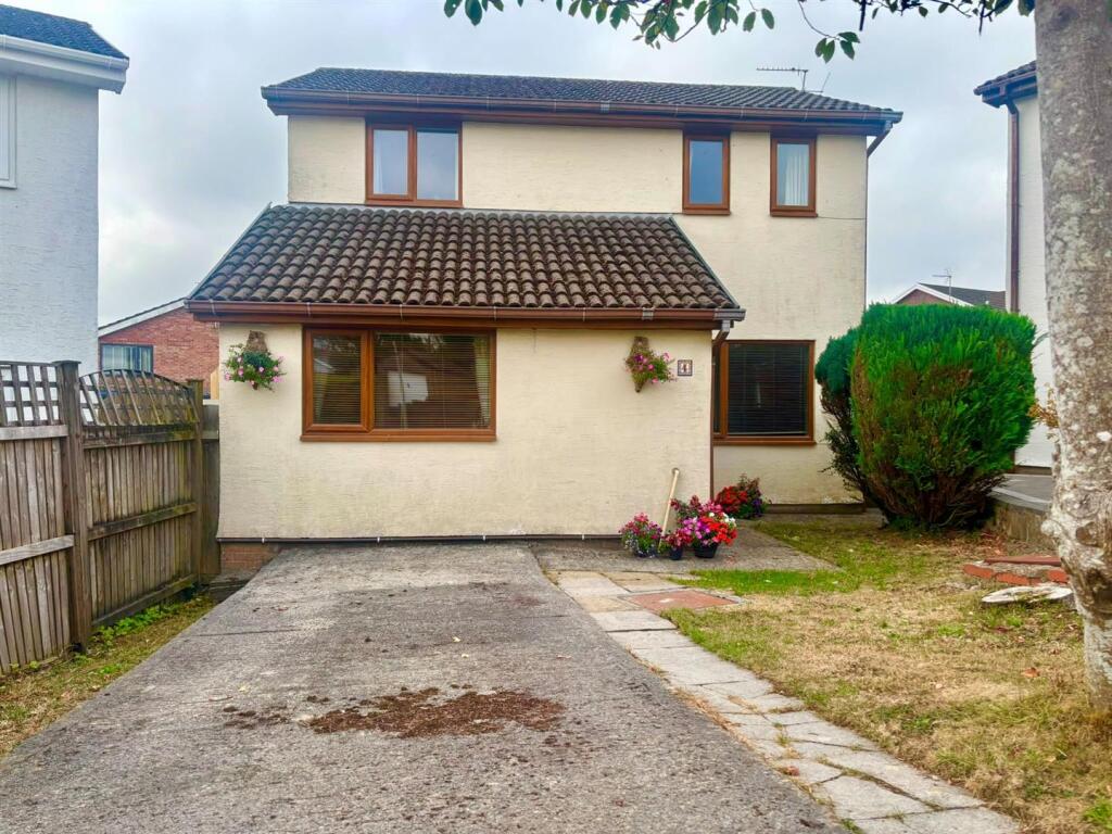 Main image of property: Hillside Green, Bridgend, CF31 4BE