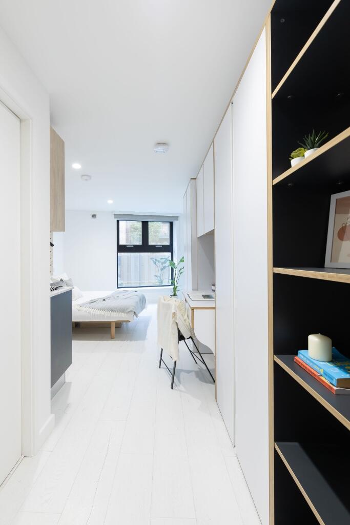 Main image of property: Commercial Road, London, E14