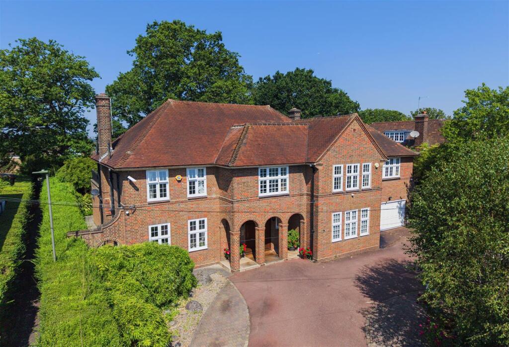 Main image of property: Winnington Road, N2