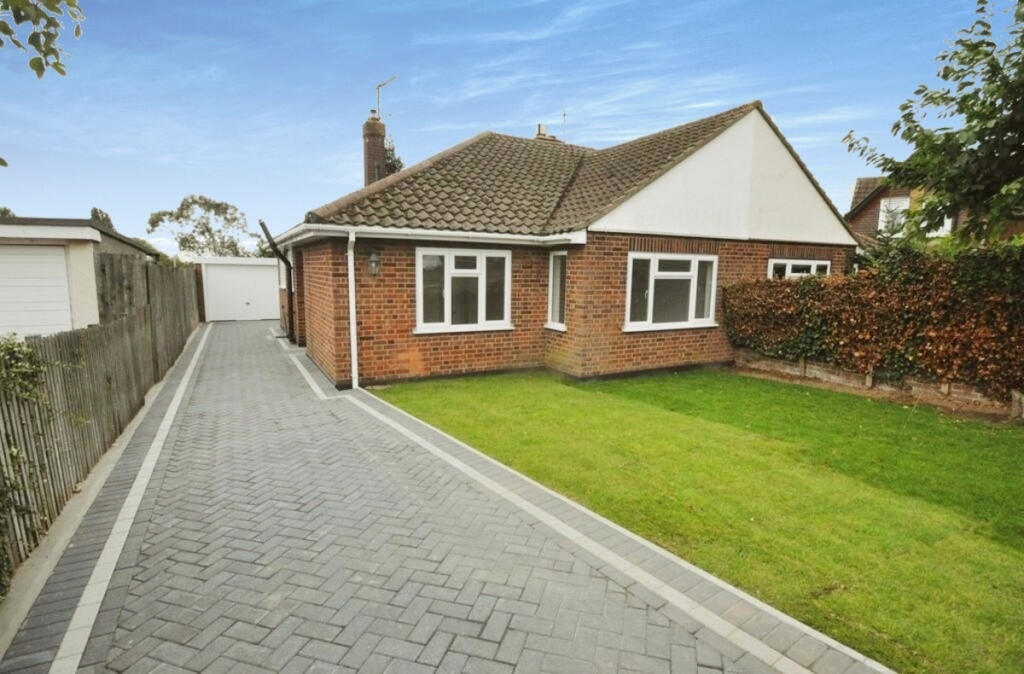 Main image of property: Park Chase, Benfleet, SS7