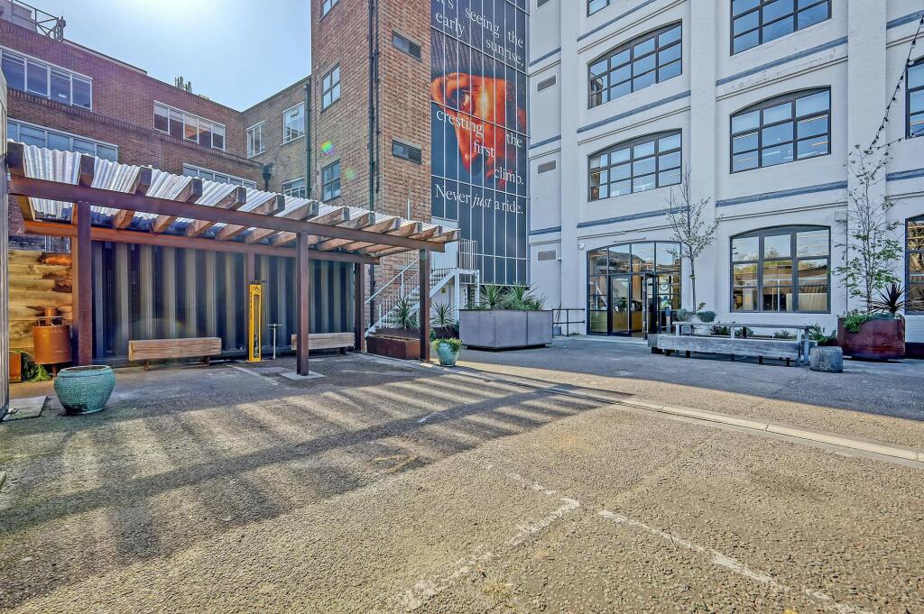 Laszlo Bike Storage, Parking & Courtyard