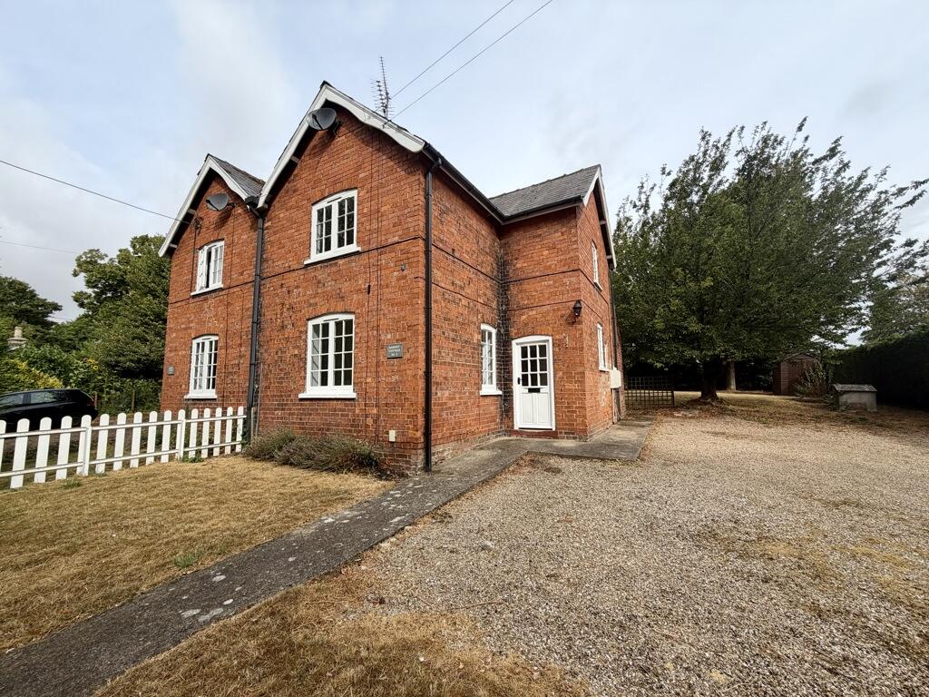 Main image of property: 2 Harriot Cottages, Redbourne, North Lincolnshire DN21 4QJ