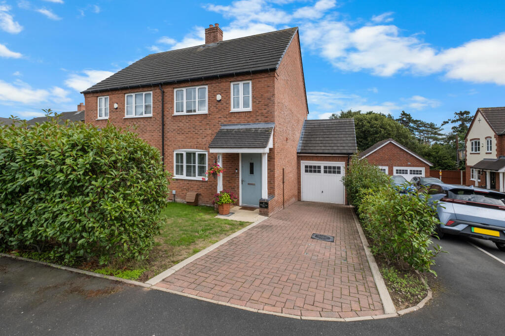 Main image of property: Meadow View Close, Bromsgrove B60 3AS