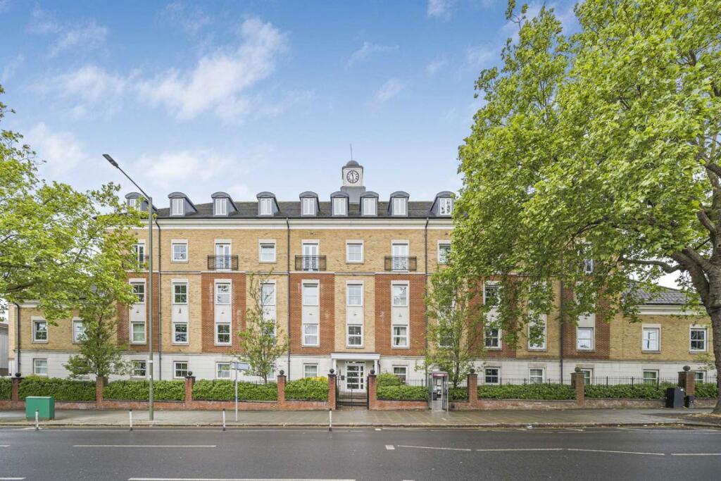 Main image of property: High Road, North Finchley