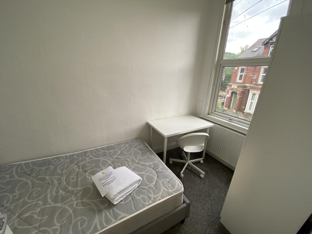 Main image of property: Flat 3, 6 Chestnut Avenue, LS6 1BA
