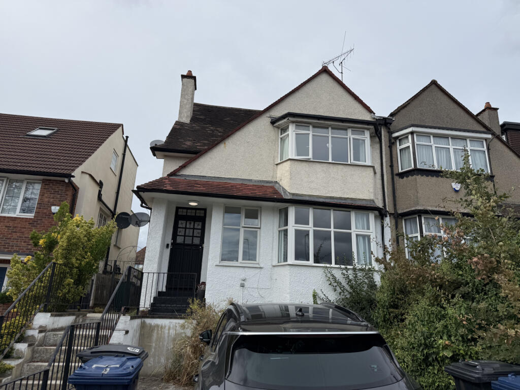 Main image of property: GROUND FLOOR FLAT, THE VALE, LONDON, NW11 8SE