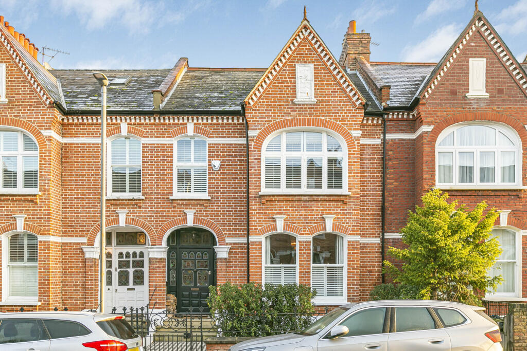 Main image of property: Drakefield Road, London, SW17