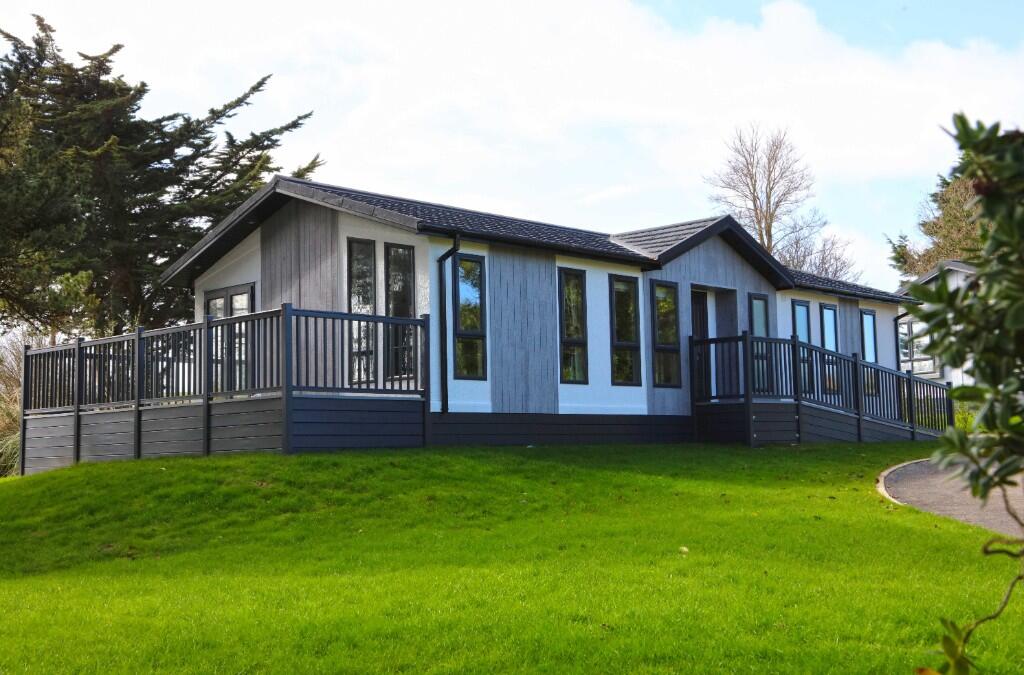Main image of property: Fistral Retreat,
Trevemper,
Rosecliston,
Newquay
TR8 5JT