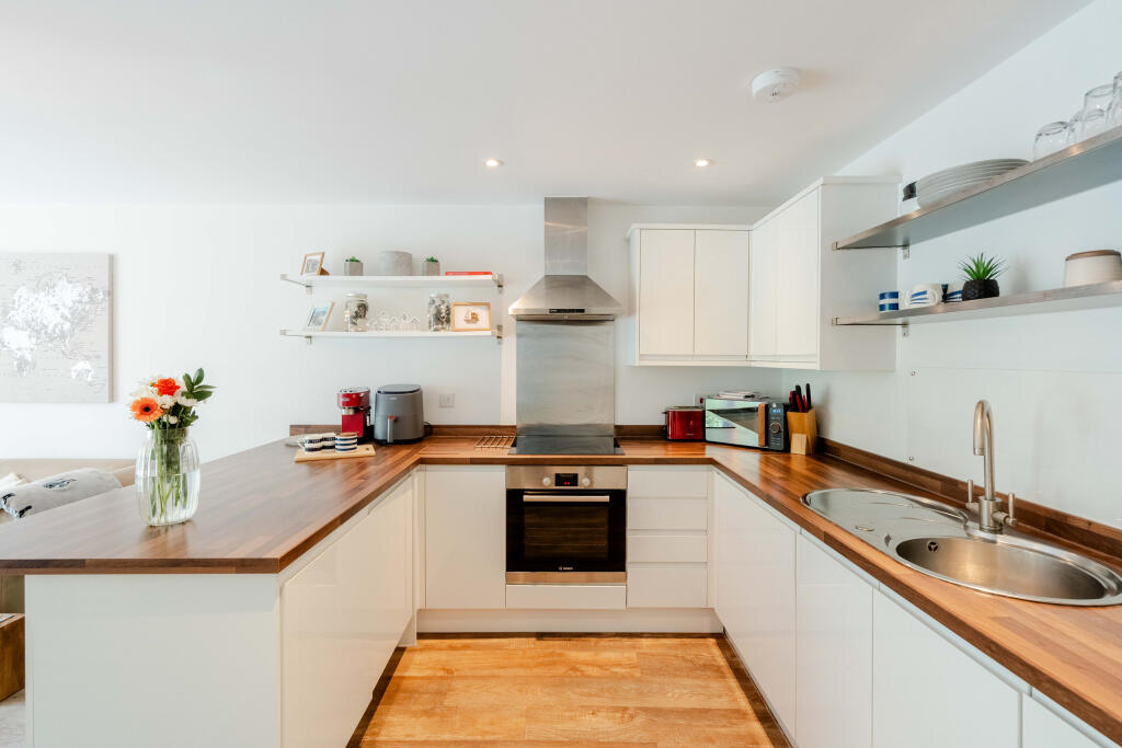 Main image of property: Flat 1, 7 Clevedon Walk, Nailsea, Bristol, Somerset