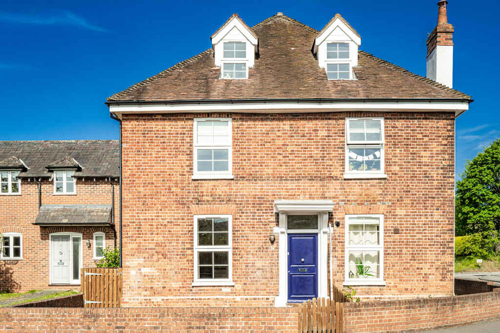 Main image of property: 3a Sloane Close, Goring on Thames