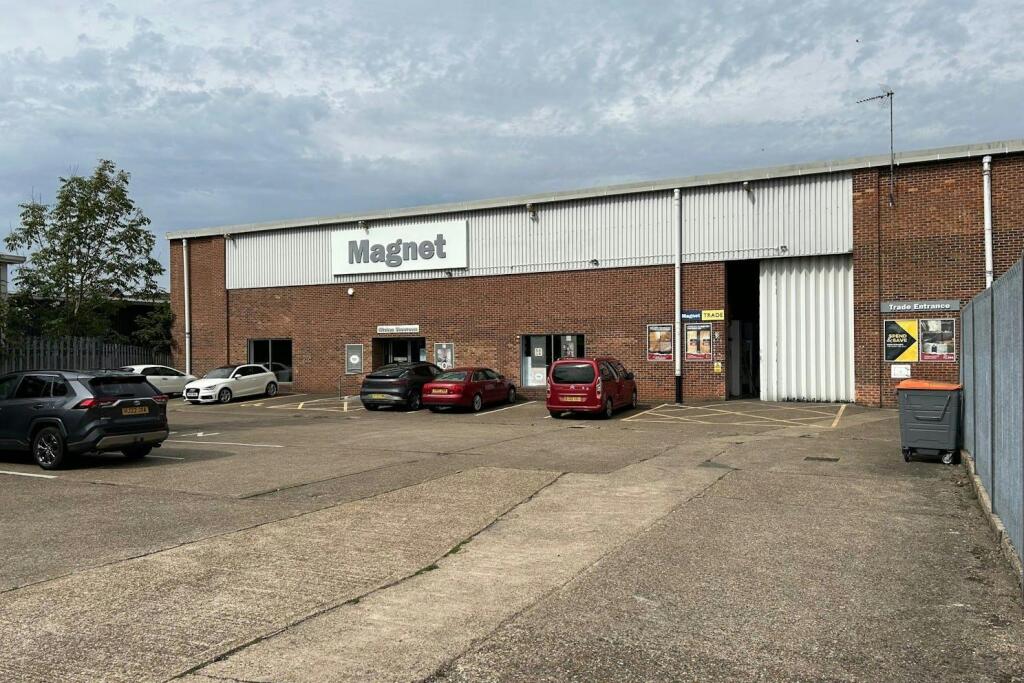 Main image of property: 6 King Street Lane, Winnersh, Wokingham, RG41 5AS