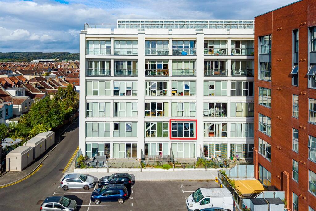 Main image of property: 1 BED FLAT | AIRPOINT | BS3