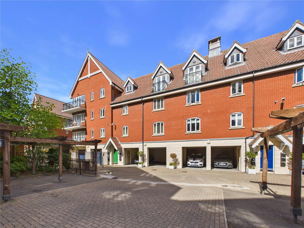 Main image of property: Neptune Square, Ipswich, Suffolk, IP4