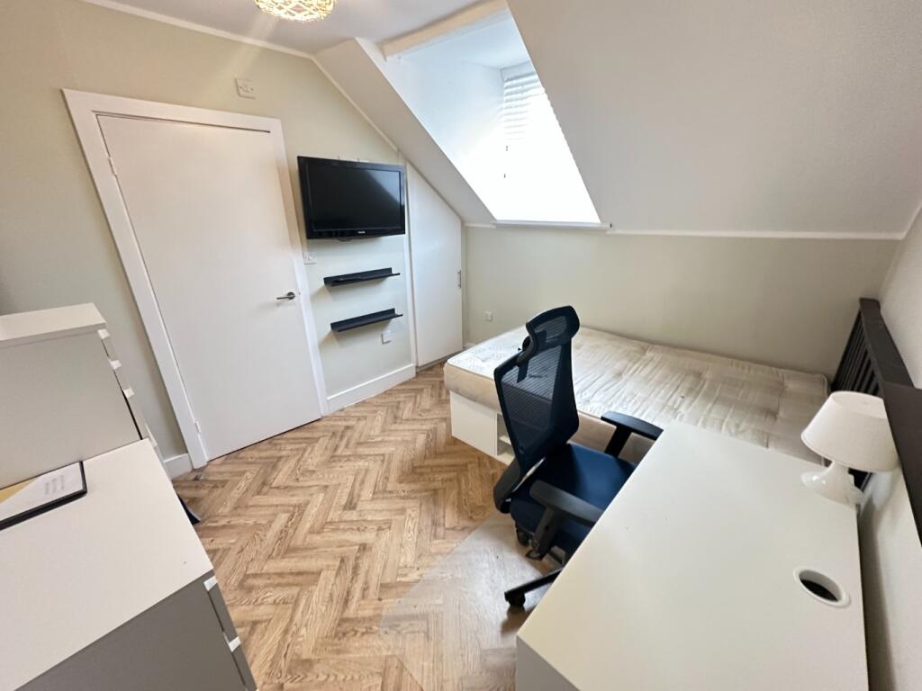 Main image of property: En Suite, Park Street, Luton, Bedfordshire, LU1 3EU