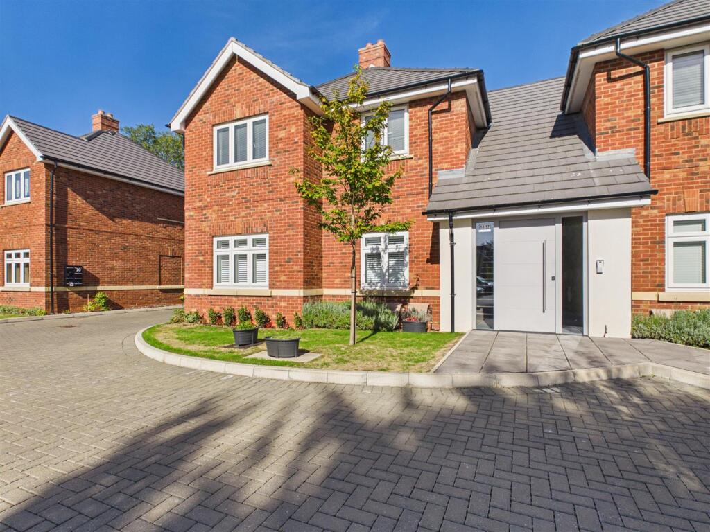 Main image of property: Peckworth Close, SG16 6PG