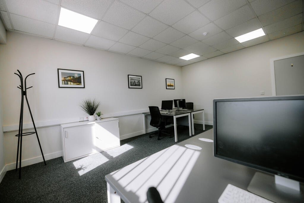 350 sqft office
