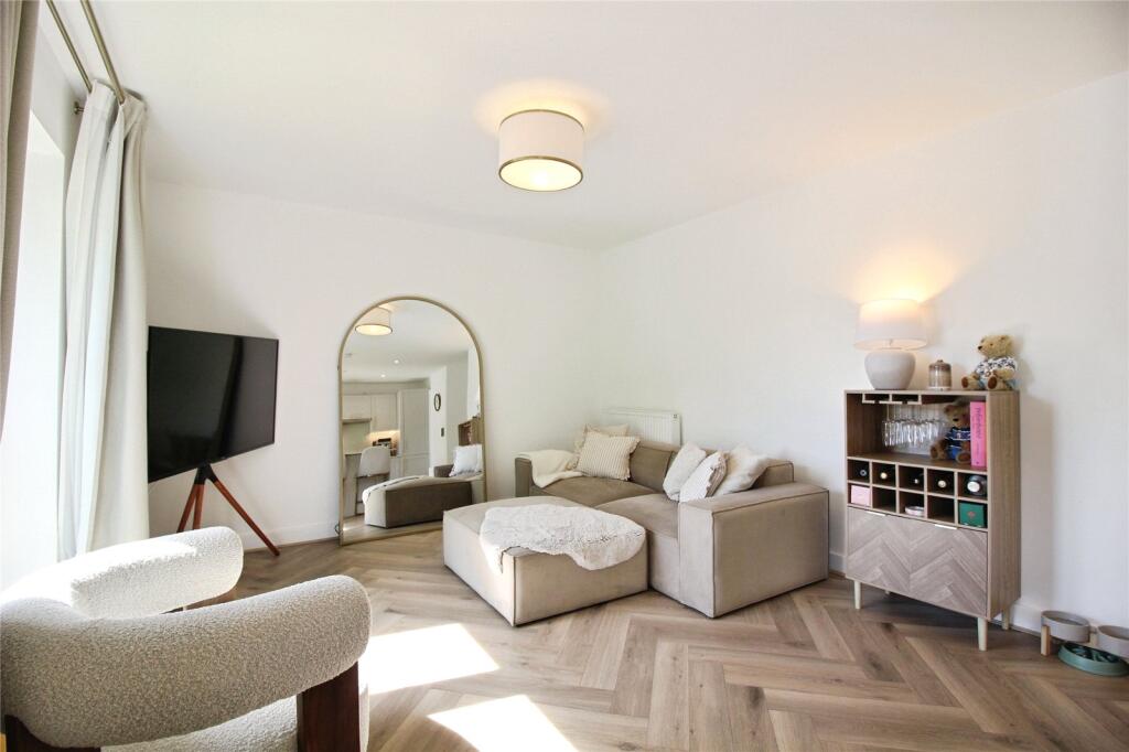 Main image of property: Tidman Road, Reading, RG2