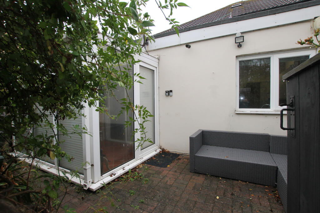 Main image of property: Rostrevor Court, 96 Sandown Road, Lake