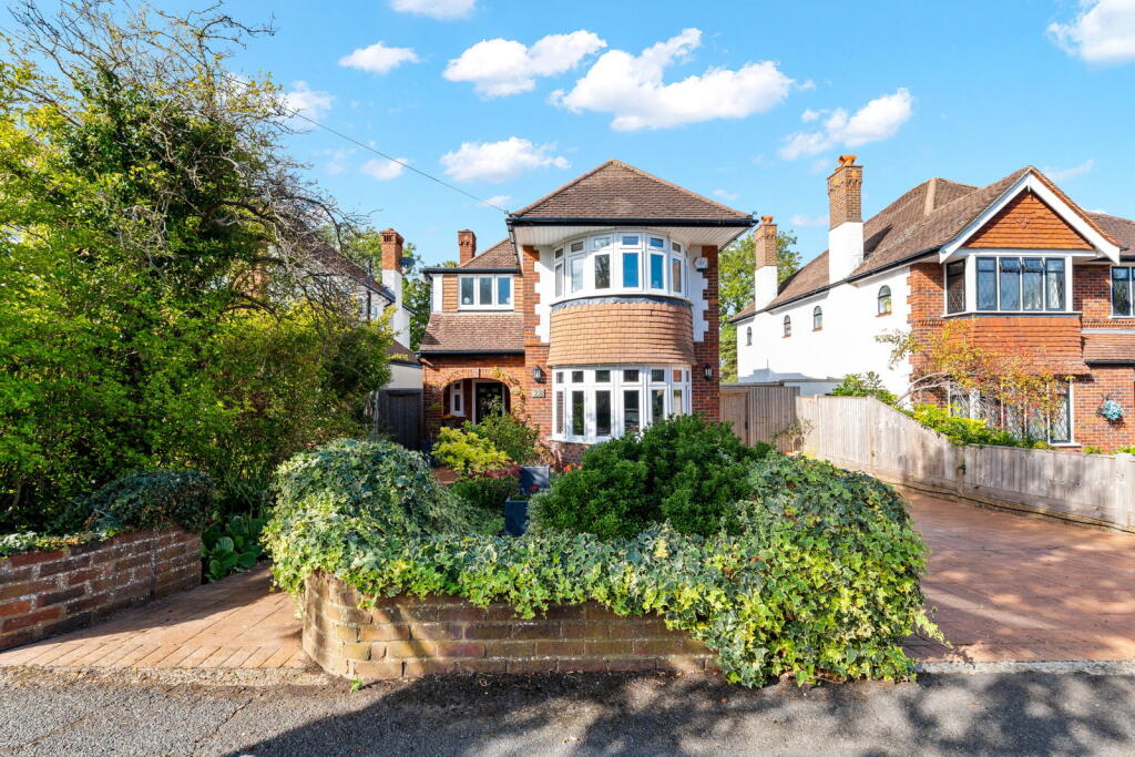 Main image of property: Langley Oaks Avenue, South Croydon, CR2 8DH