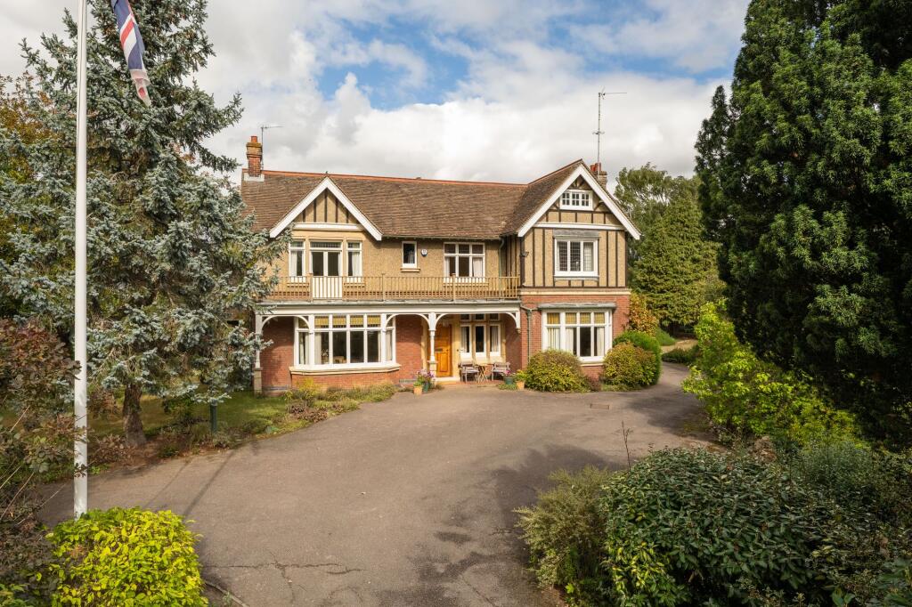 Main image of property: Windmill Hill, Biddenham, MK40