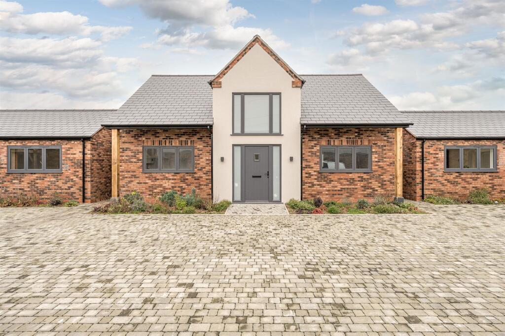 Main image of property: The Stableyard, Mile Flat, Greensforge, Wall Heath, DY6 0AU