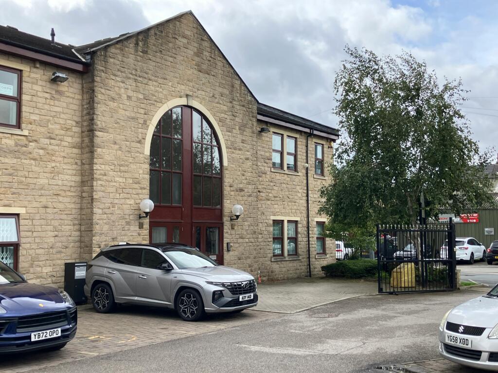 Main image of property: 9 Victoria Court, Bank Square, Morley, Leeds, LS27 9SE