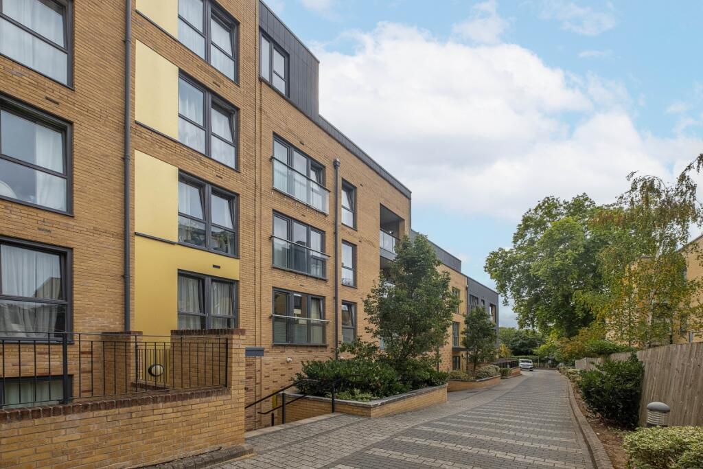 Main image of property: London Road, Isleworth, TW7