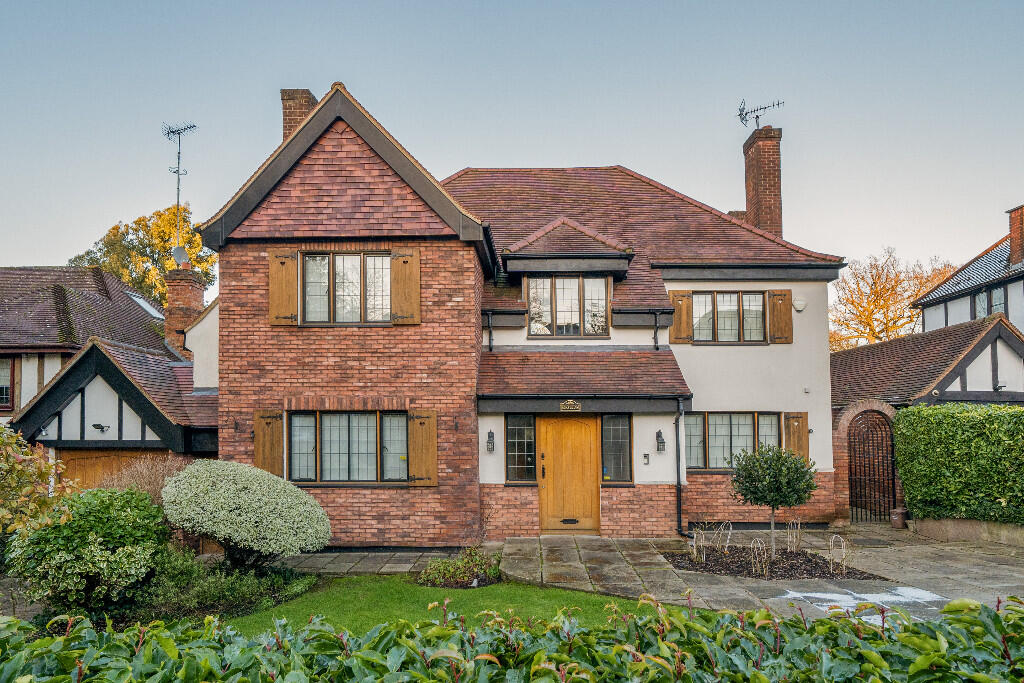 Main image of property: Pine Grove, London, N20