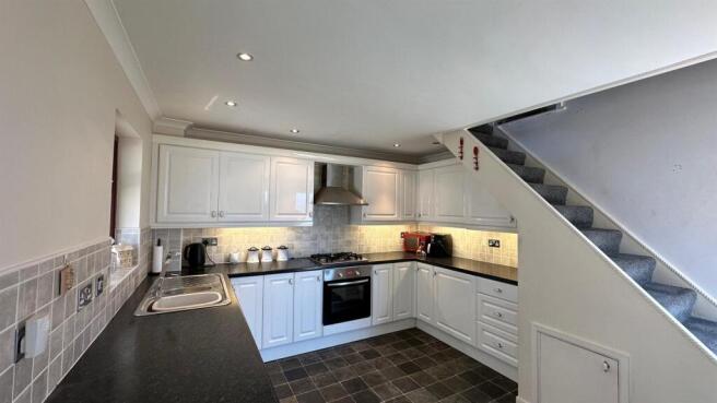 KITCHEN/BREAKFAST ROOM