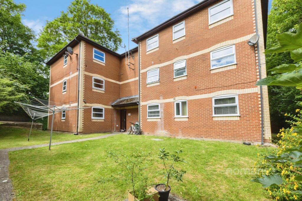 Main image of property: Elm Park Court, Reading, Berkshire, RG30
