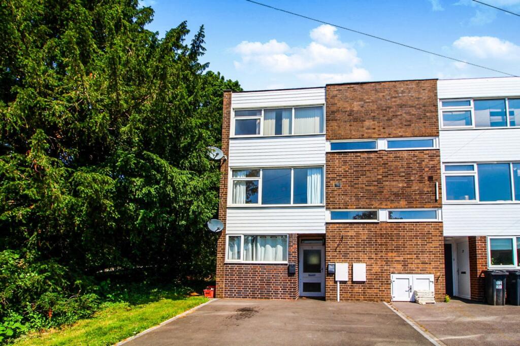 Main image of property: Barrowfield Lane, Kenilworth, Warwickshire, CV8