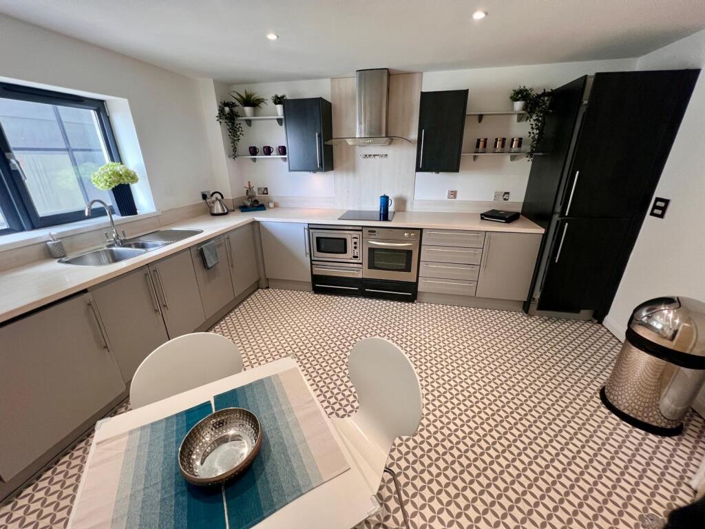 Main image of property: Churchill Way, Cardiff