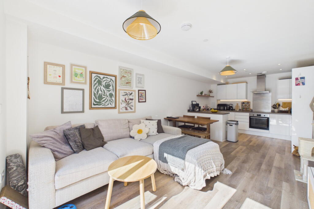 Main image of property: Bracknell,RG12 1PA