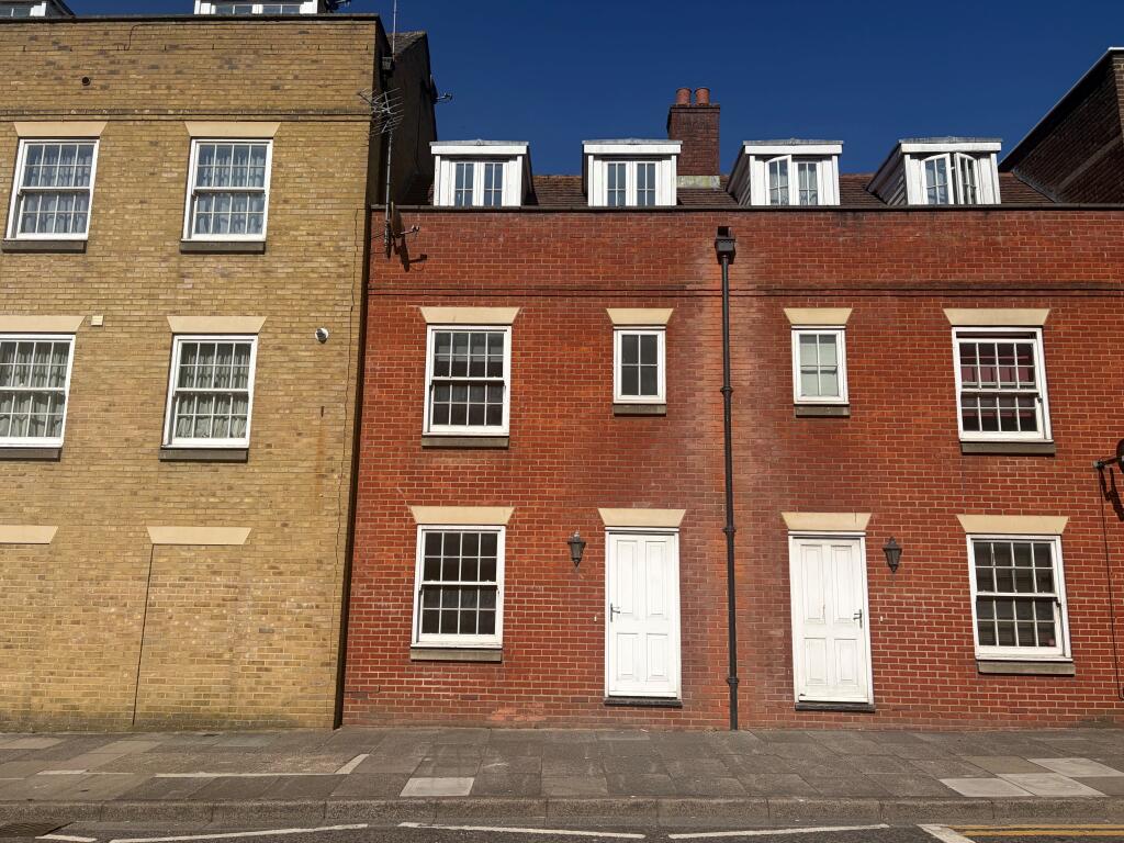 Main image of property: Queens Courtyard, Dover