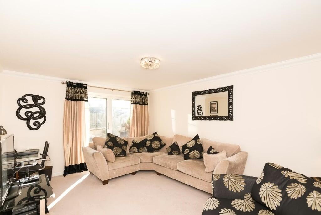 Main image of property: 0019L 7A Broomhill Road, Aberdeen, Aberdeenshire, AB10