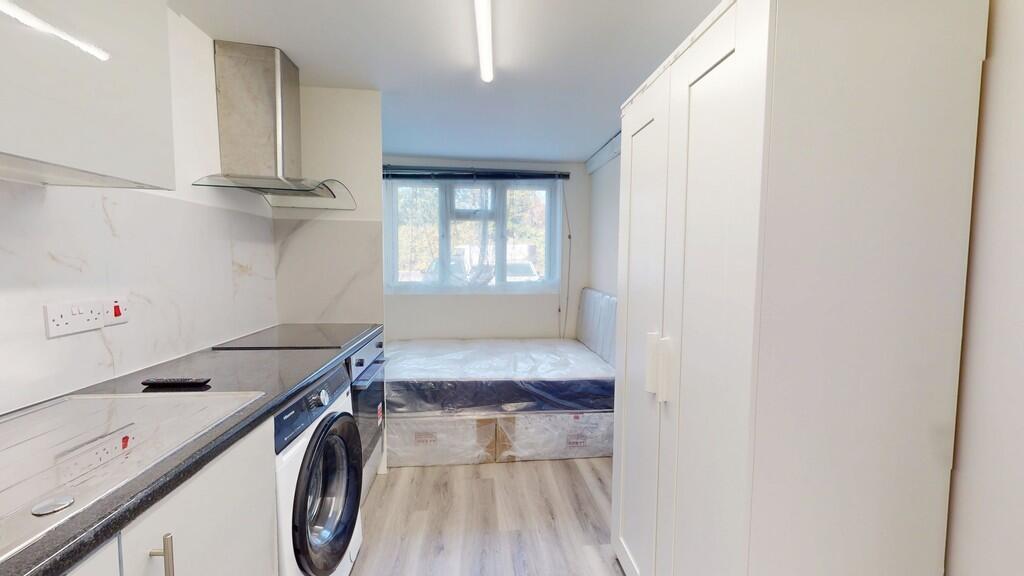 Main image of property: Self Contained Studio, Mitcham CR4