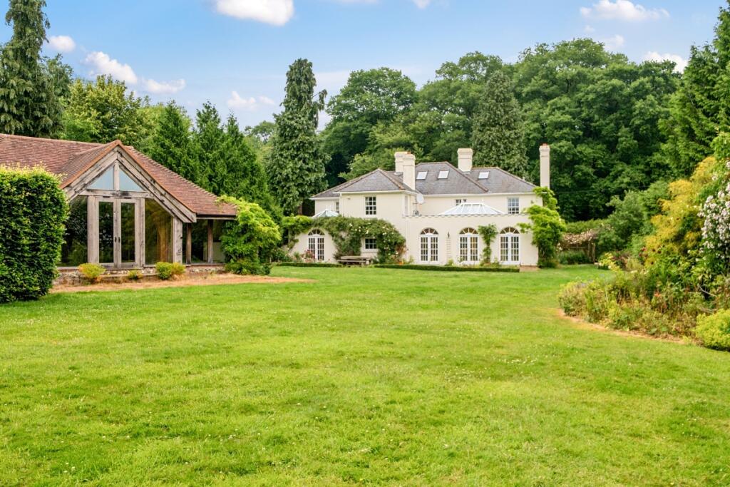 Main image of property: Highmoor Cross RG9
