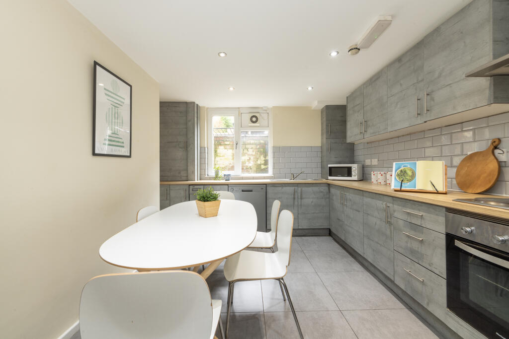 Main image of property: 45 Headingley Avenue, Headingley, Leeds, LS6 3ER