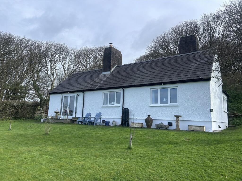 Main image of property: Tywyn, Gwynedd, LL36