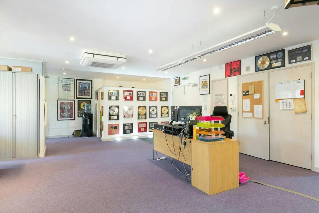 0451cbe5b4b407f2aa9c4a34dc03a5efthetimberyardunit15drysdalestreetn16ndhoxtonshoreditchofficestudiointernal10dominionlondon.jpg