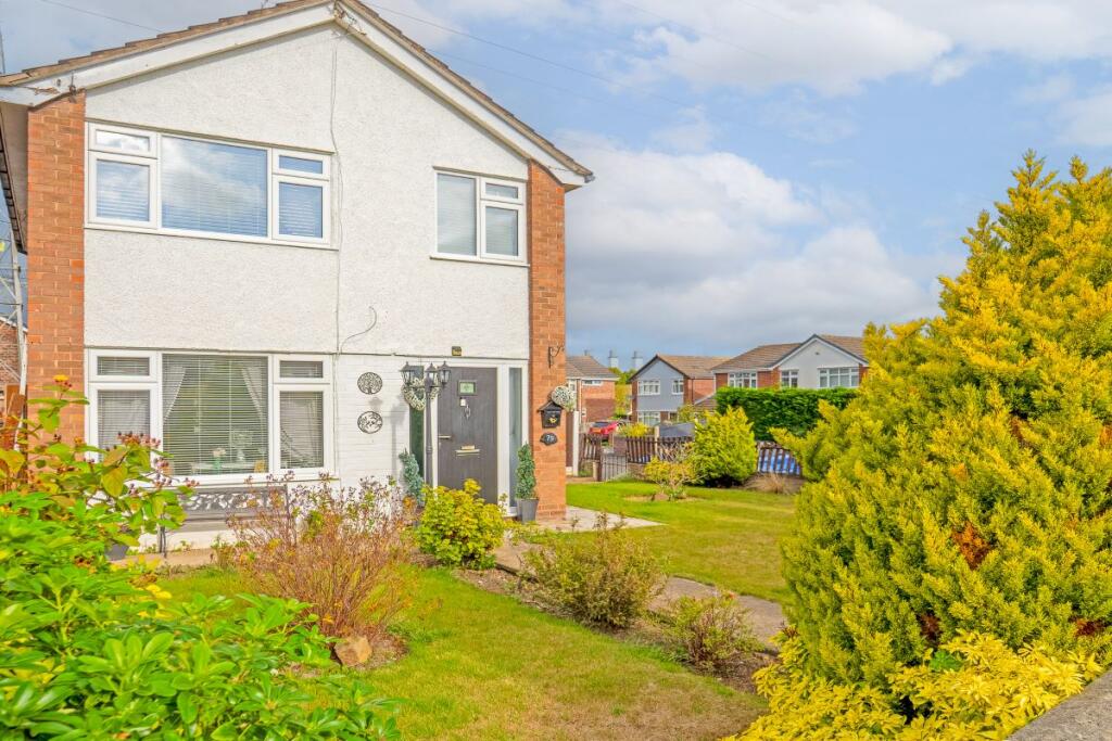 Main image of property: 79 York Road, Connah's Quay, CH5 4YF
