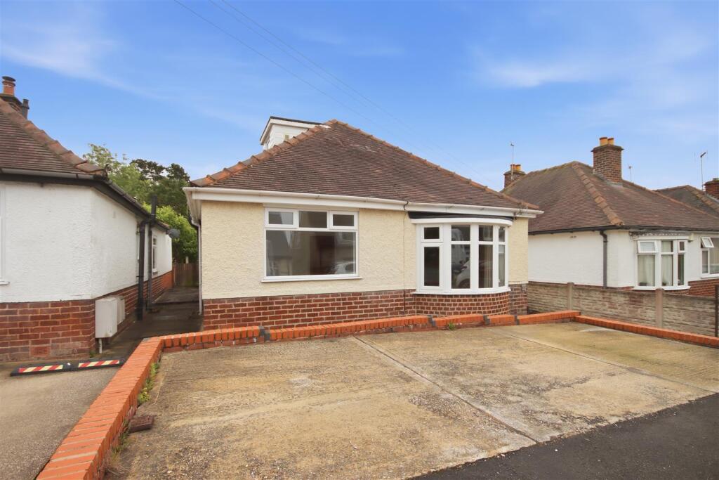Main image of property: 22 Smithfield Avenue, Hasland, Derbyshire, S41 0PS