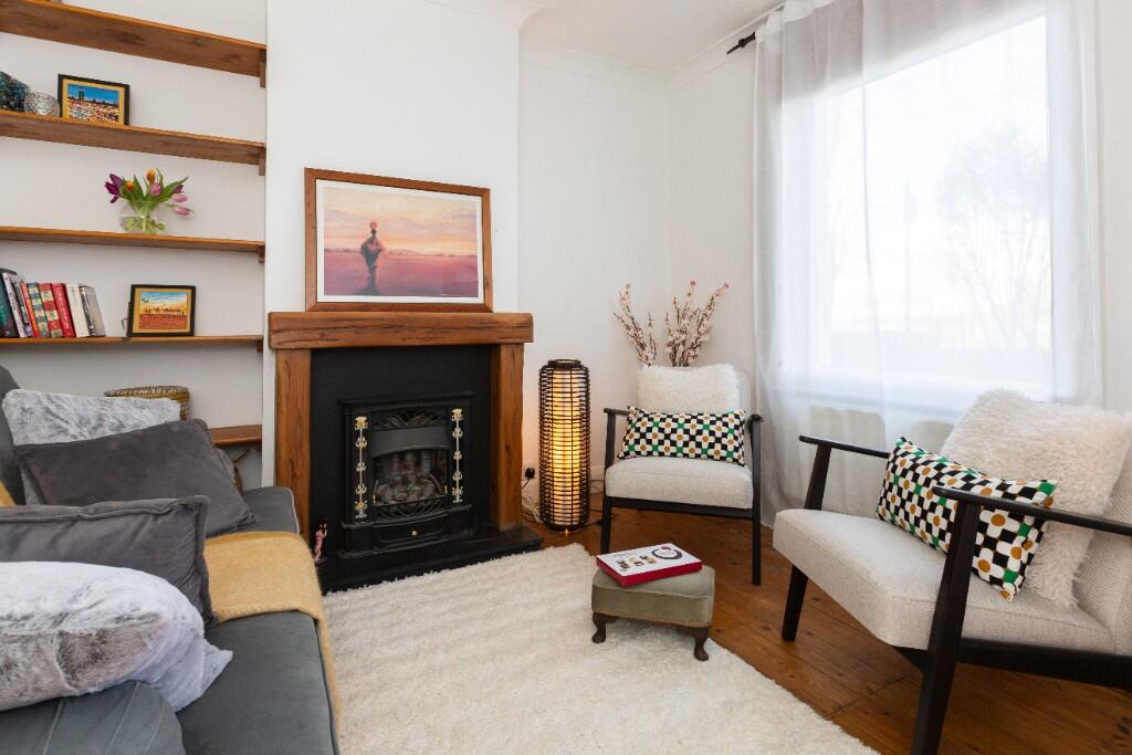 Main image of property: Lincoln Road, London, EN1
