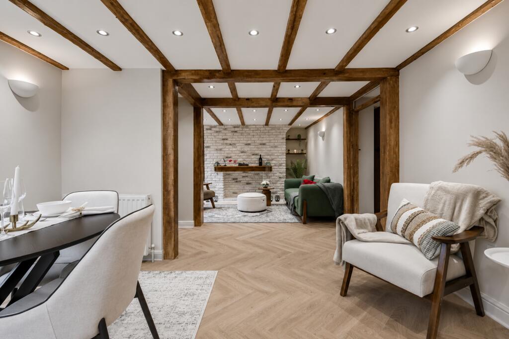 Main image of property: Chase Side, London, EN2 6NL