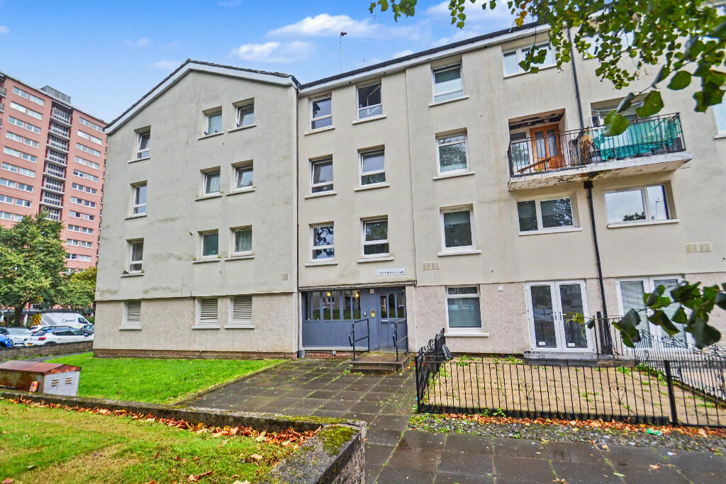 Main image of property: 8U Strathcarron Place, Maryhill, Glasgow, G20 8JD