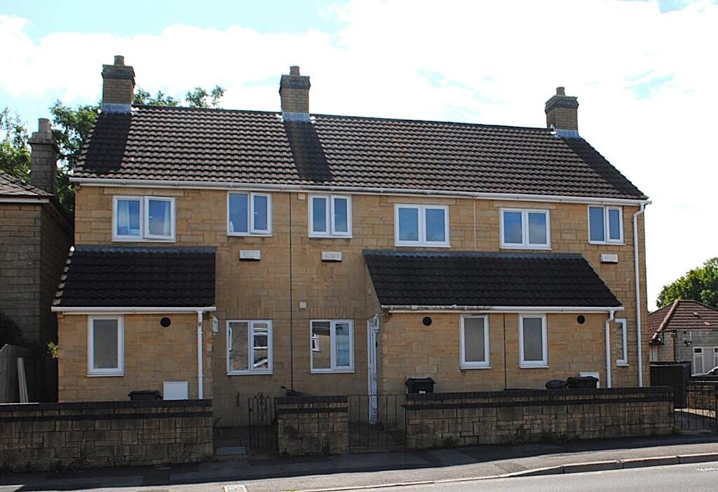 Main image of property: ***VERY WELL PRESENTED 2 BEDROOM HOUSE WITH 2 PARKING SPACES***