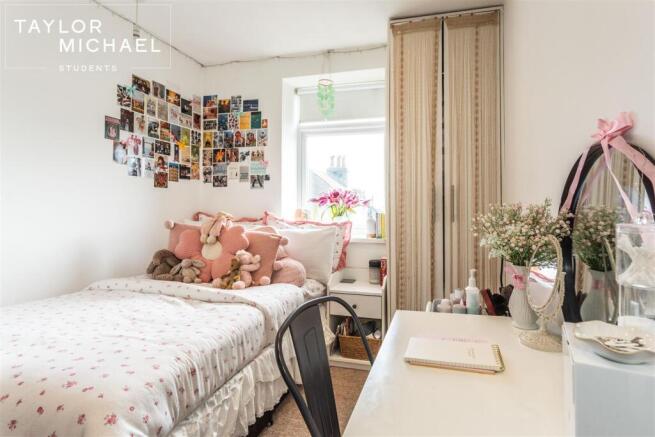Upper Mais Bedroom