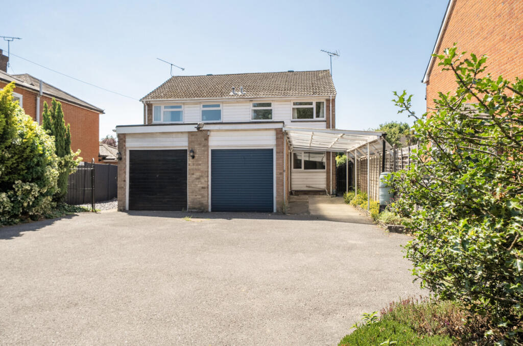 Main image of property: Guildford Road, Lightwater, Surrey, GU18