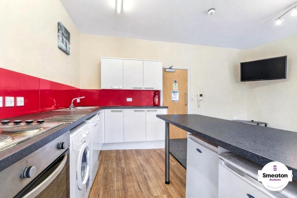 Main image of property: Top Floor Flat, Town House, 32 Harwell Street, Plymouth, Devon, PL1 5BN - Available September 2026