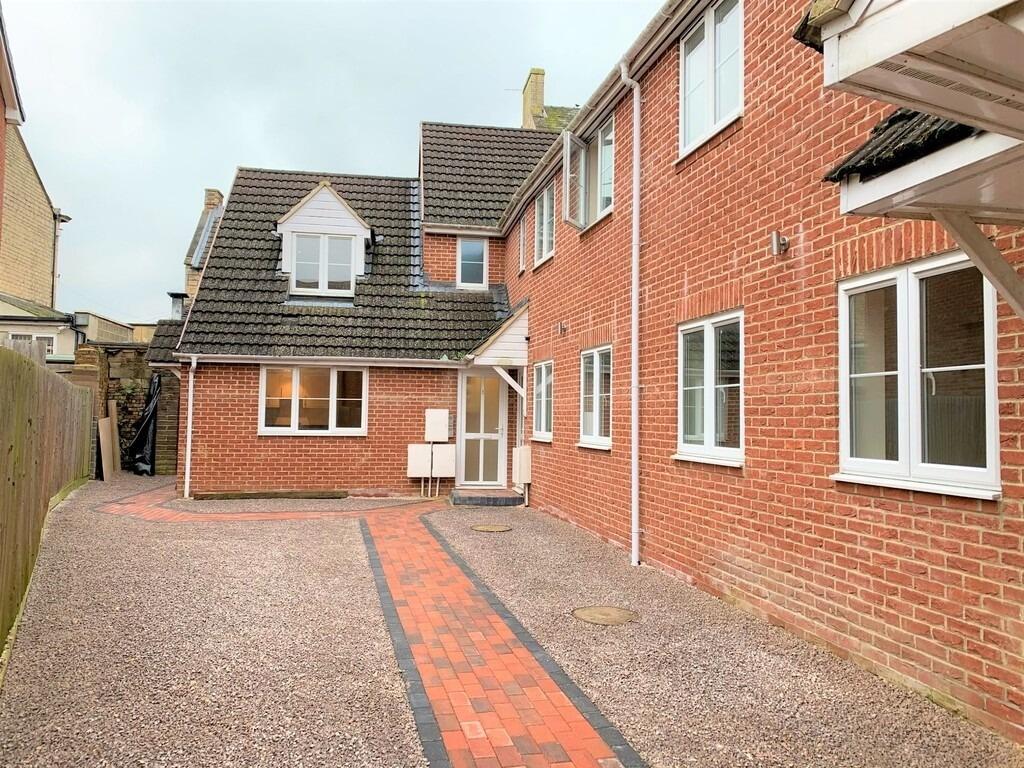 Main image of property: Flat 4, Bakers Court, High Street, Stonehouse, Gloucestershire, GL10 2NA